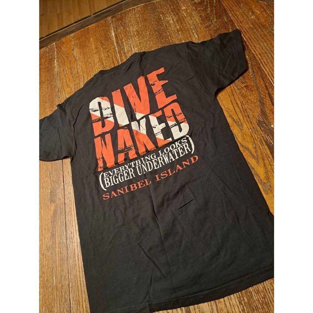 New DuckCo Dive Naked Looks Bigger Sanibel Island Shirt Medium Funny Beach Tee